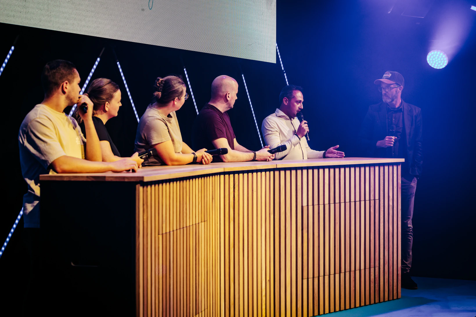 Presentatiedesk voor vijf personen