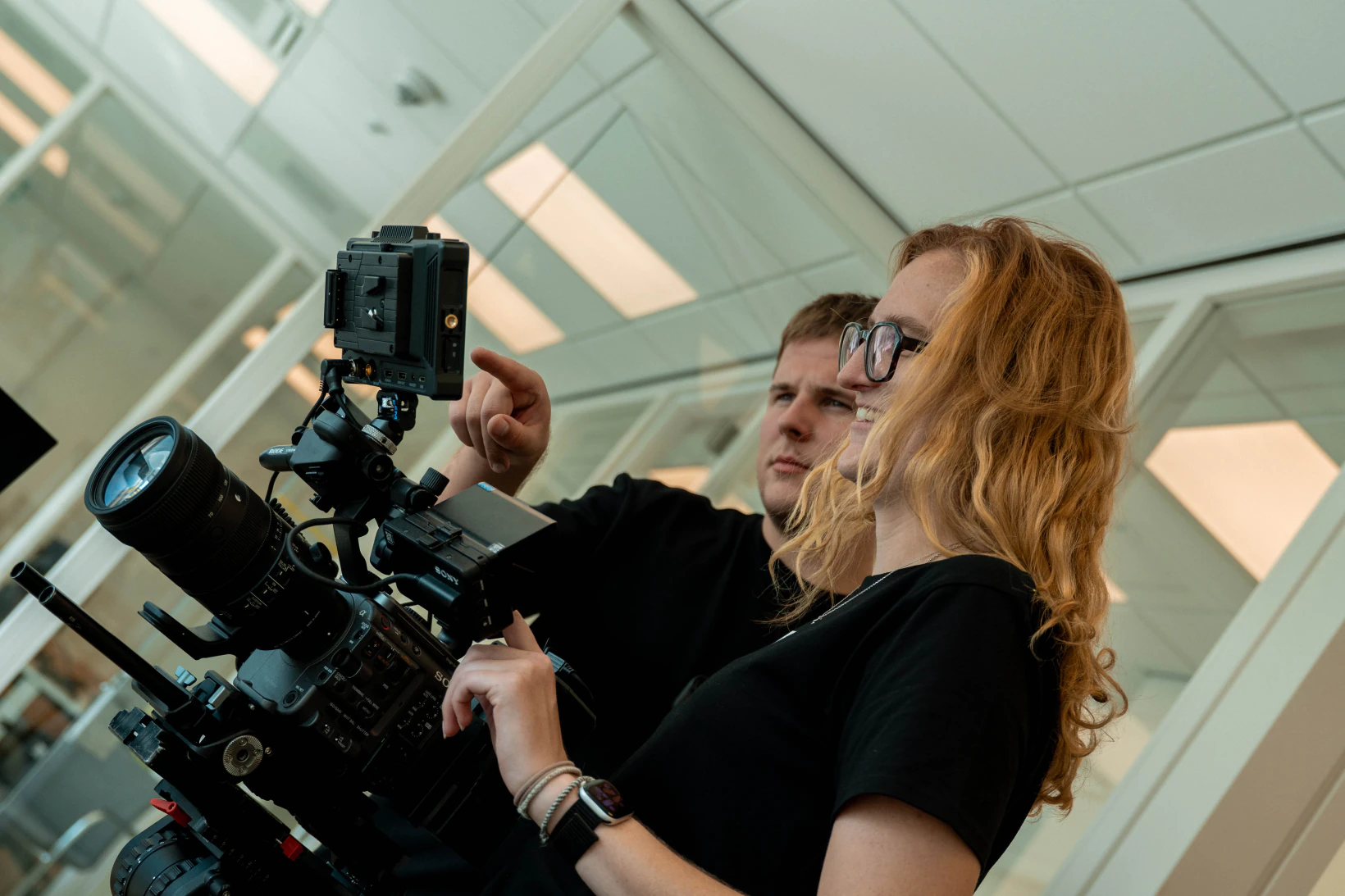 Cameraoperators tijdens opnames op locatie